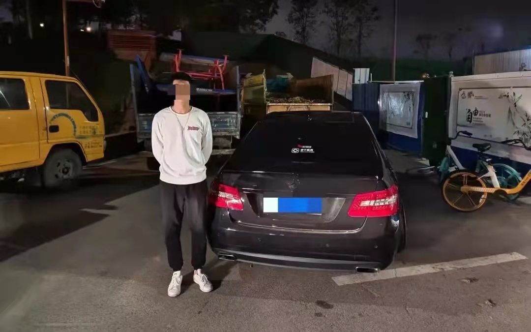 男子駕駛經過改裝的小車參加聚會，被當場查獲。通訊員供圖